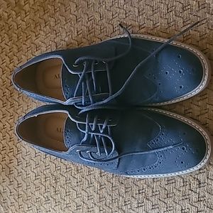 Mens wingtip buck shoes